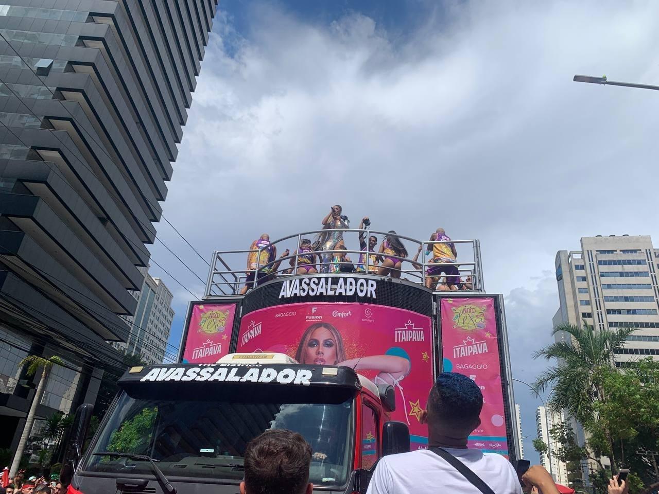 Lexa se apresenta em seu bloco na zona norte de SP - Camila Corsini / UOL
