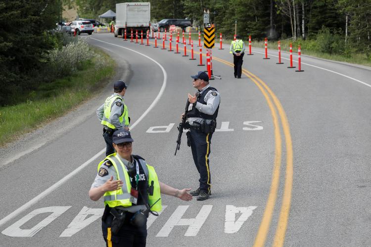Patrulhas nos arredores de Kananaskis, próxima ao Parque Nacional de Banff, onde acontece a cúpula do G7 Patrulhas nos arredores de Kananaskis, próxima ao Parque Nacional de Banff, onde acontece a cúpula do G7