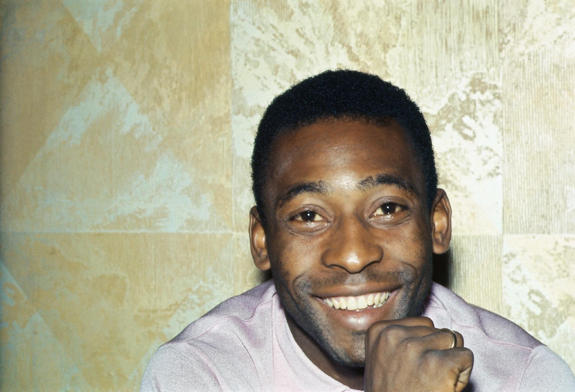 Pelé clicado sorridente em um momento de descontração em 25 de junho de 1968. - Bettmann/Bettmann Arquivo