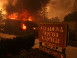 ?Tudo virou cinza?, diz morador de comunidade incendiada na Califórnia