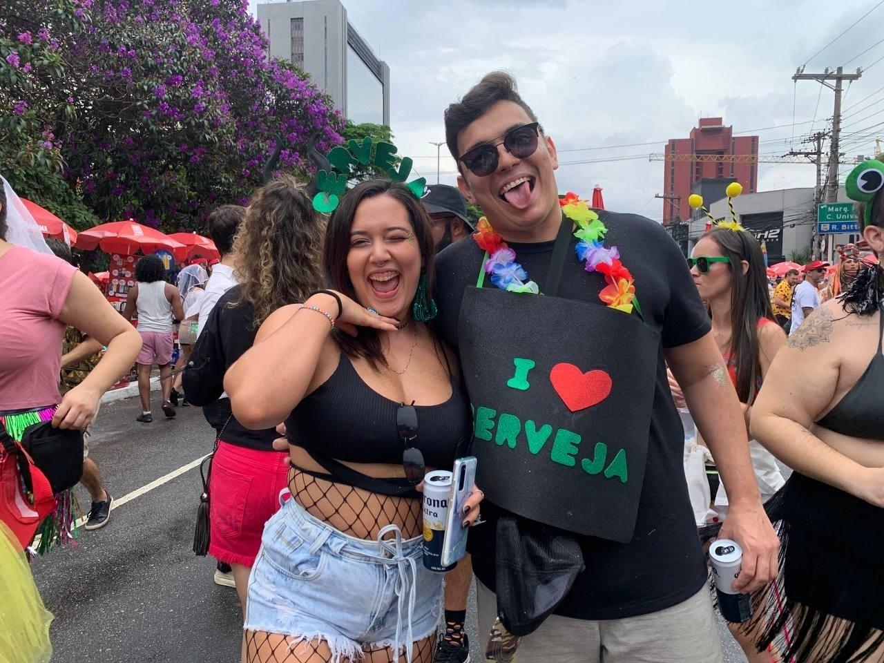 O casal Giuliana e Pedro são de Brasília e estão há 9 anos juntos - Camila Corsini/UOL