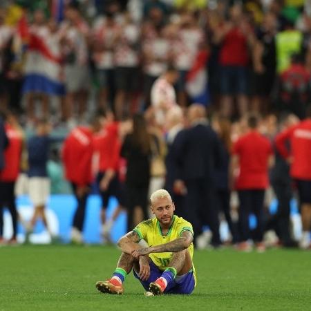 Neymar desolado após a eliminação do Brasil para a Croácia nas quartas de final da Copa - ADRIAN DENNIS / AFP