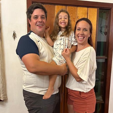 Roberto com a esposa e a filha