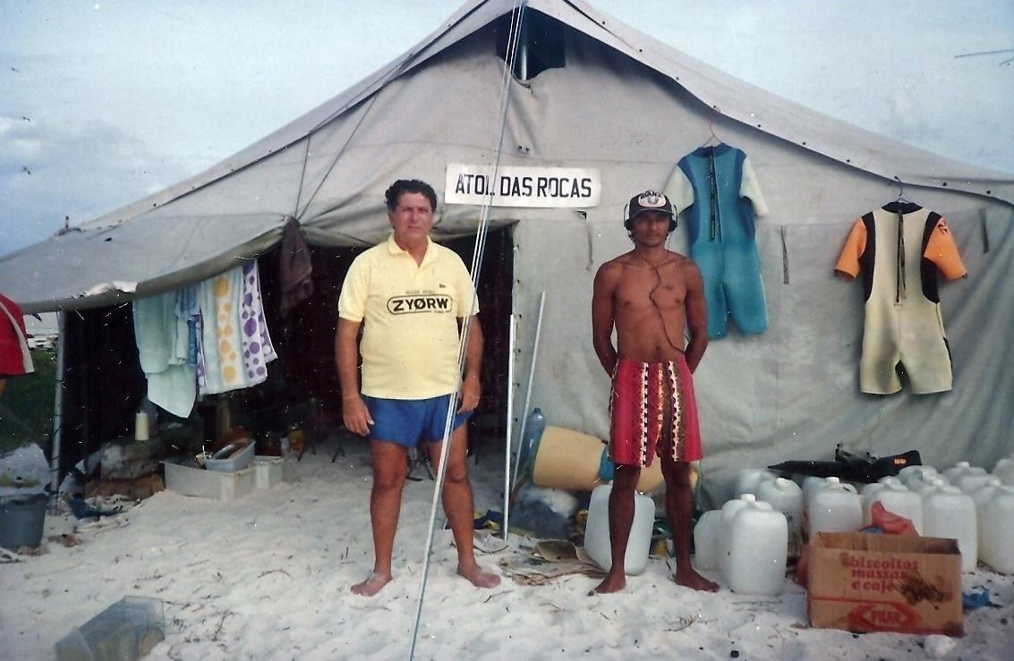 Atol das Rocas na época das barracas, no início dos anos 90 - Arquivo Pessoal