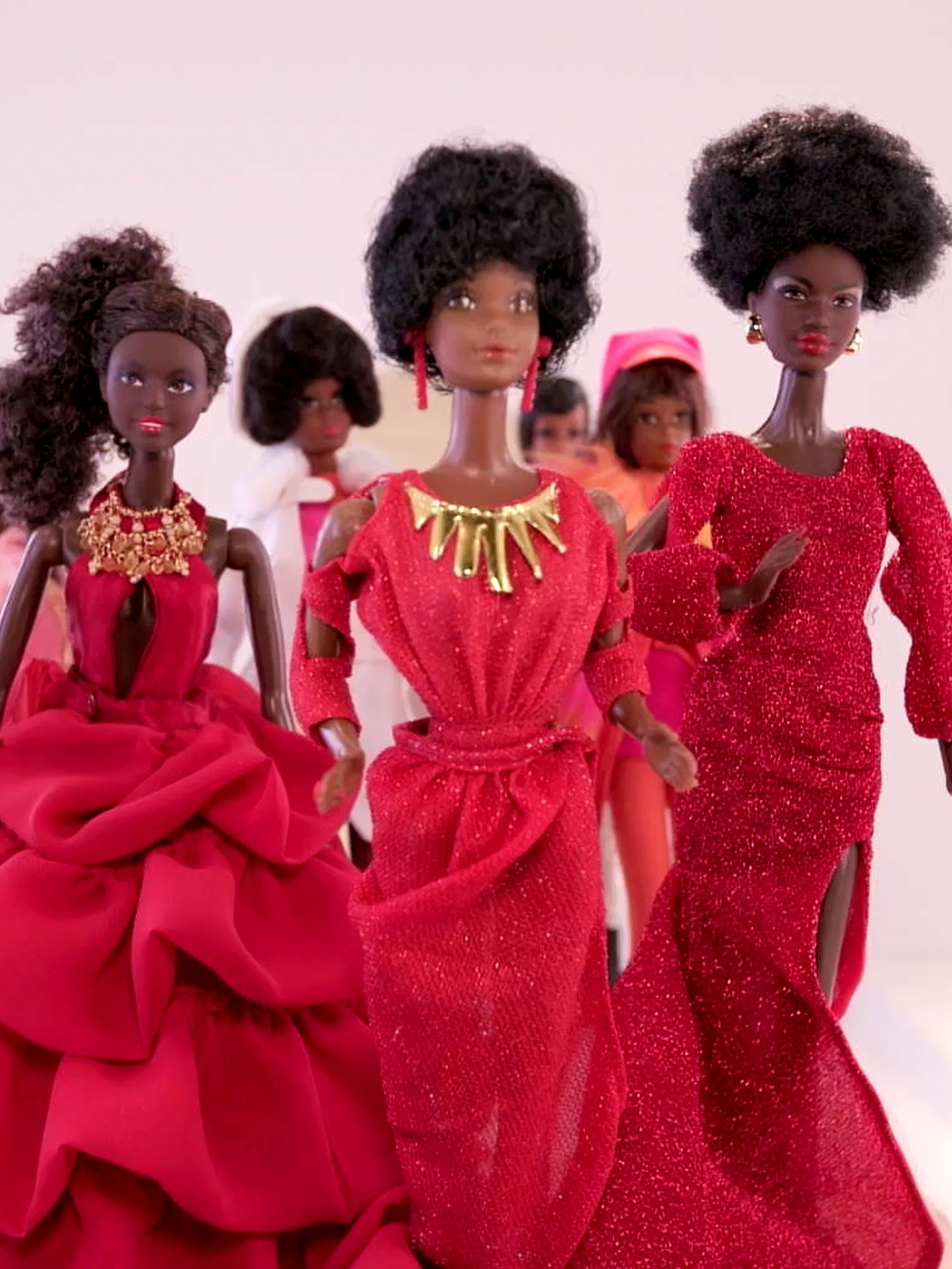 Como foi criada a primeira Barbie negra da Mattel