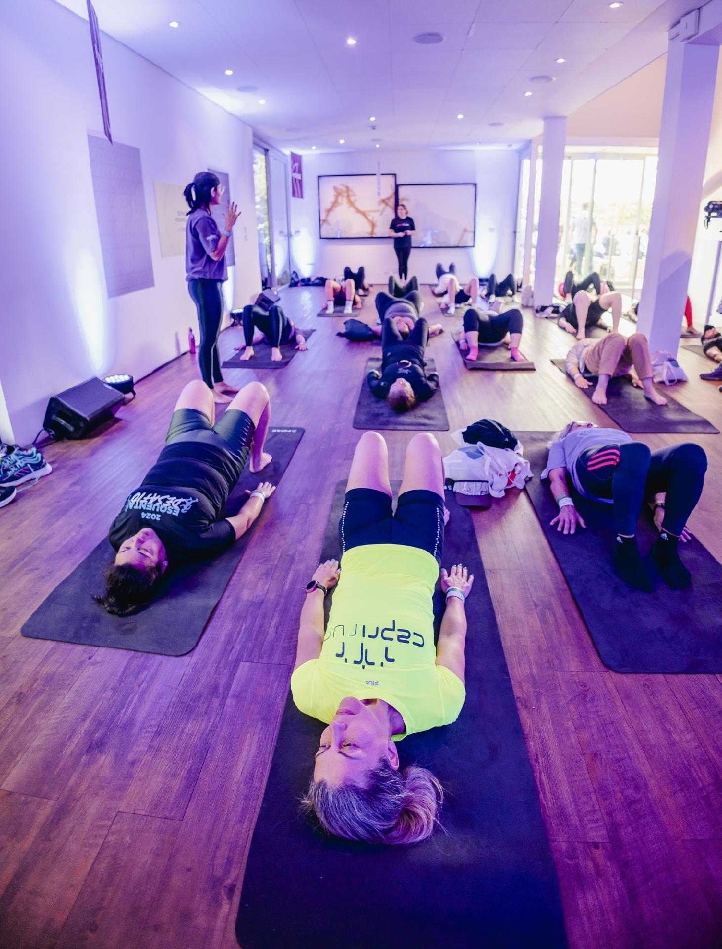 Aula de fortalecimento pélvico feita durante o VivaBem no Seu Tempo - Vans Bumbeers/UOL