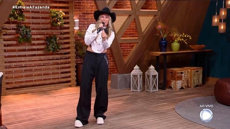 A Fazenda 2022: Adriane Galisteu usa chapéu no programa - Reprodução/Playplus