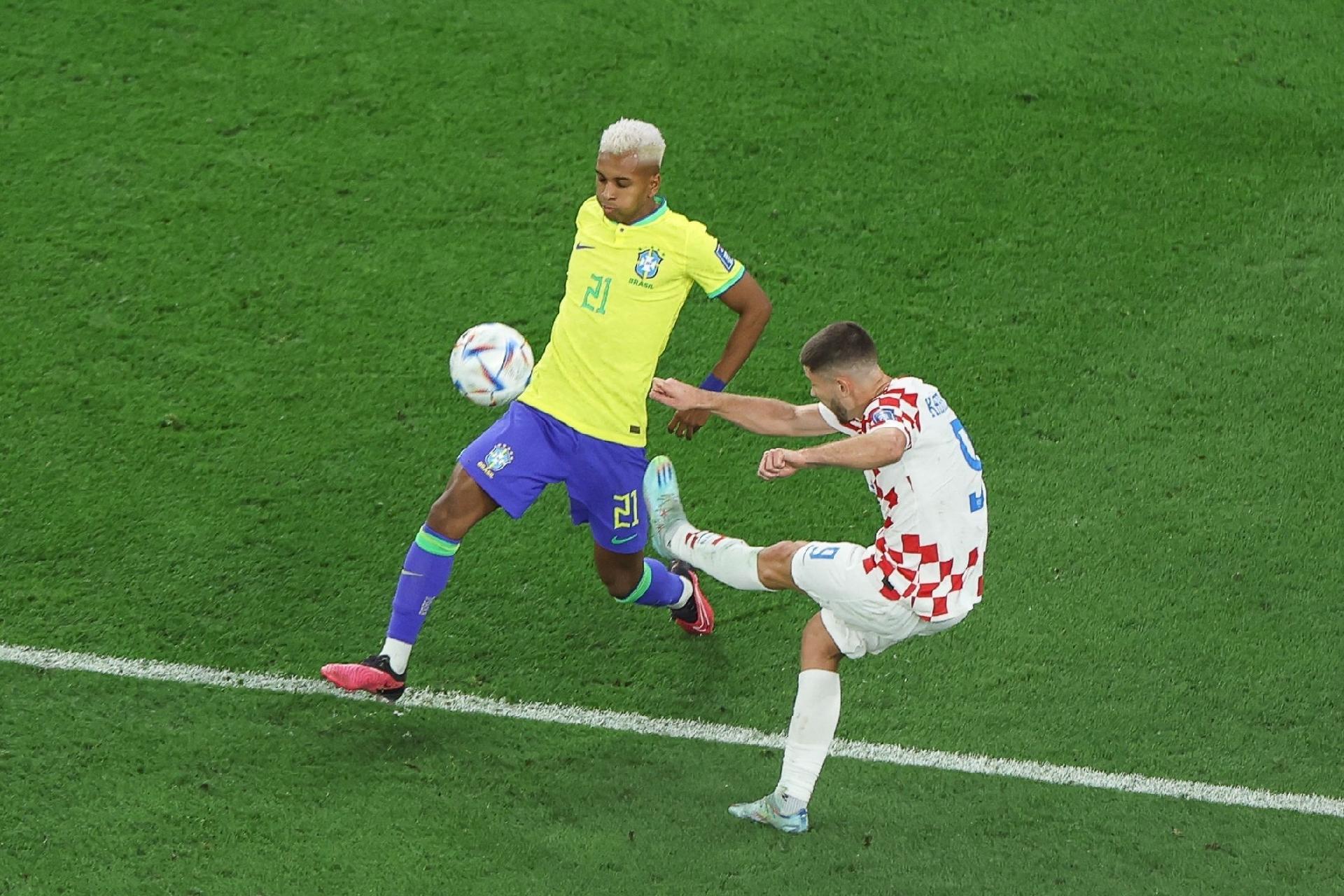 Rpdrygo em ação pelo Brasil durante partid contra a Croácia na Copa - Giuseppe CACACE / AFP