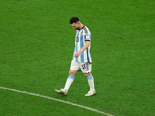 VÍDEO: os bastidores da estreia de Messi em Nápoles - CNN Portugal