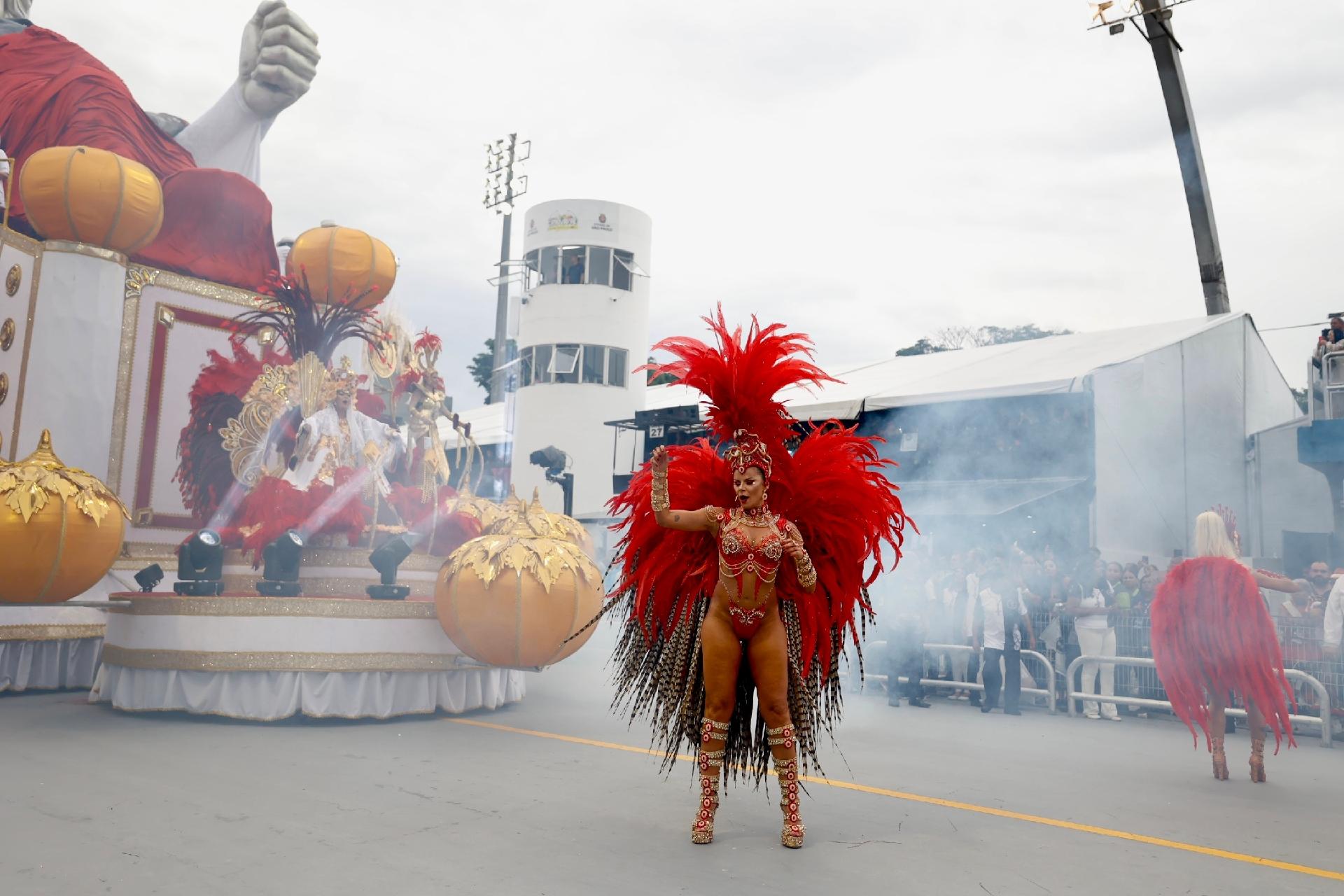 Gaviões da Fiel desfilou com enredo contra a intolerância religiosa - Mariana Pekin / UOL