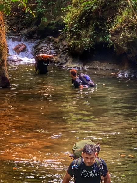 Na travessia do Tapón del Darién, é preciso se enfiar em profundos rios - Rick Morales/Jungle Treks - Rick Morales/Jungle Treks