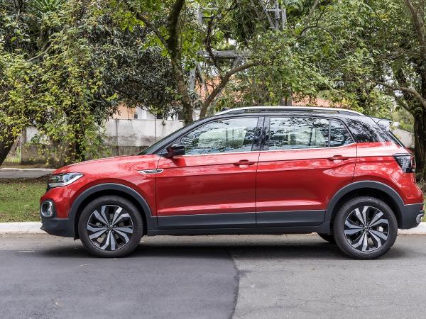 Fiat Fastback x VW T-Cross: novo SUV cupê desafia campeão de vendas