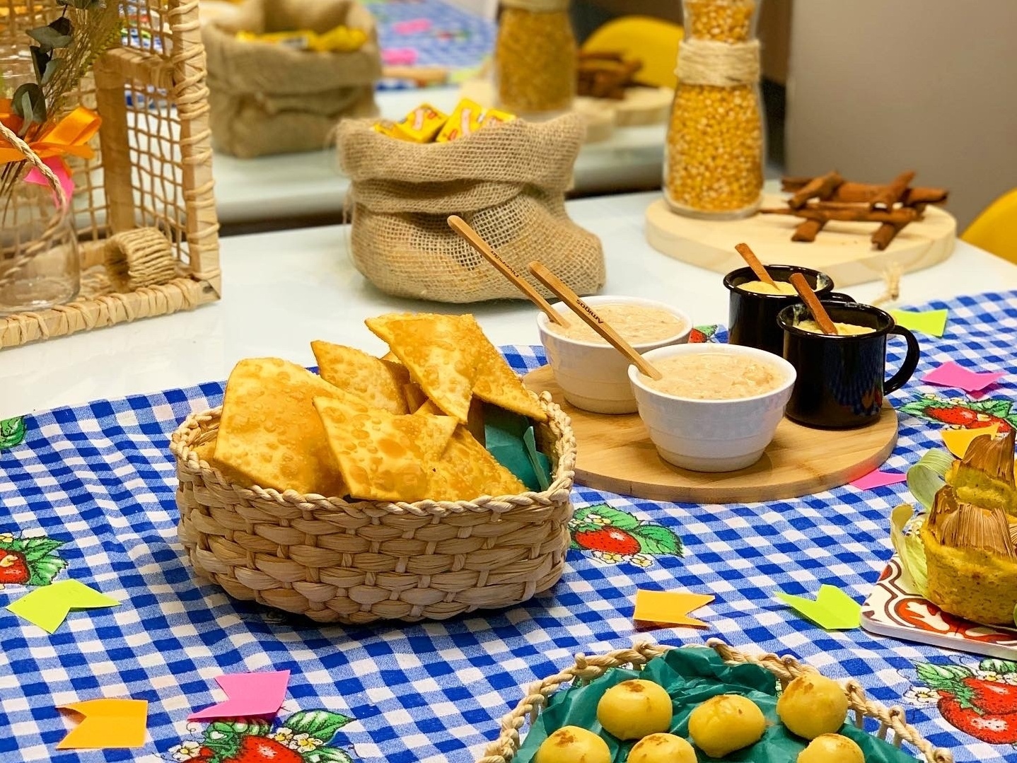 Festa junina em casa: veja como preparar um arraial com coisas que você já  tem