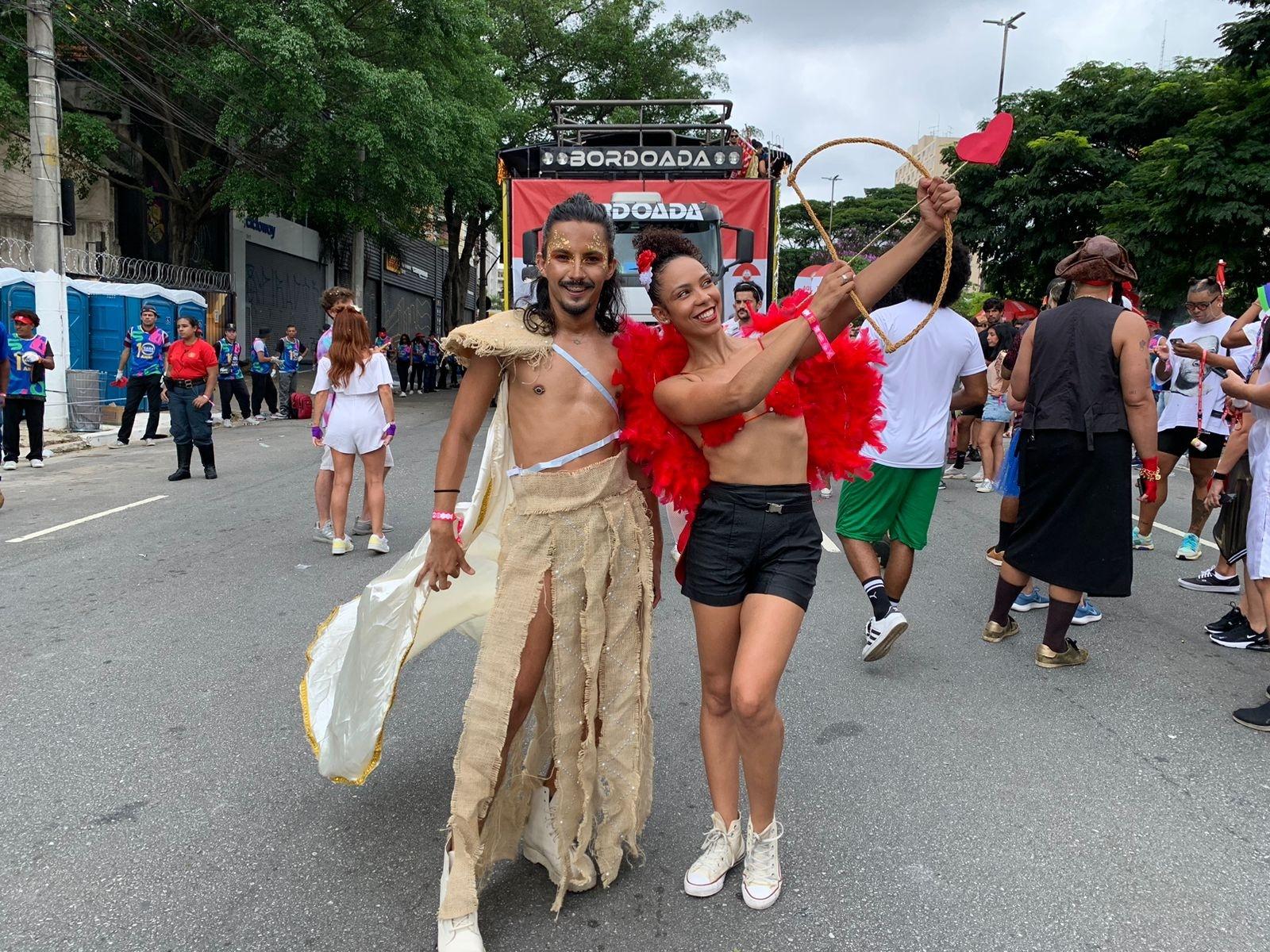 Foliões fantasiados de cupido já animam bloco Casa Comigo, em Pinheiros - Camila Corsini / UOL