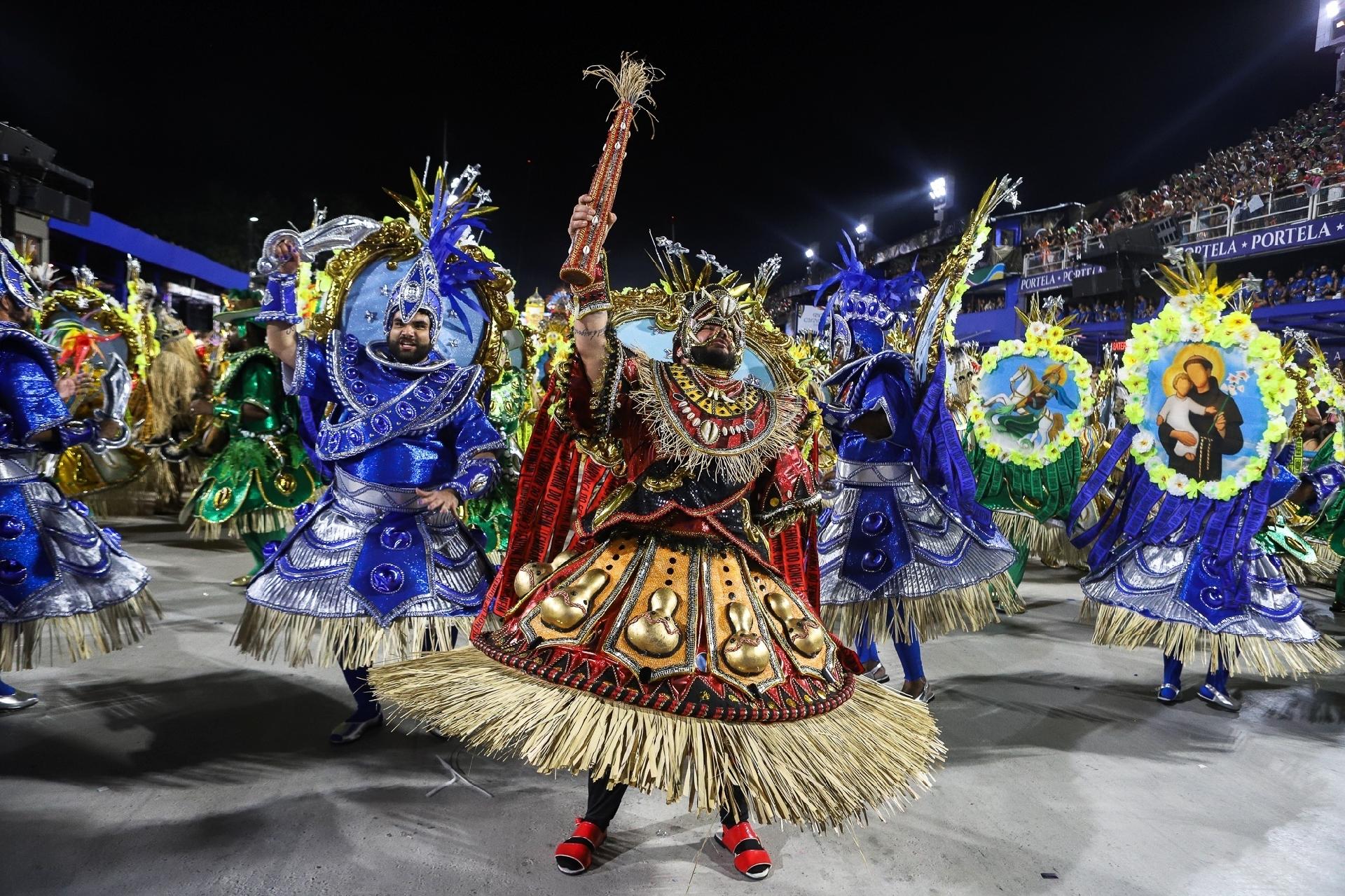 Elementos de sereias, pescadores e contos da população ribeirinha também apareceram na avenida - Zô Guimarães/ UOL