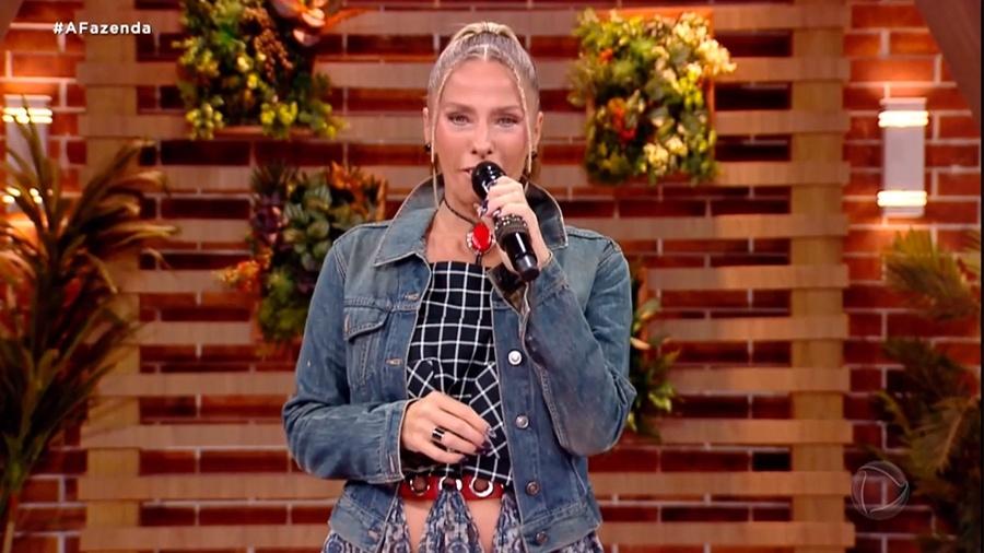 A Fazenda2022: Galisteu aposta no jeans para apresentar o reality - Reprodução/Playplus