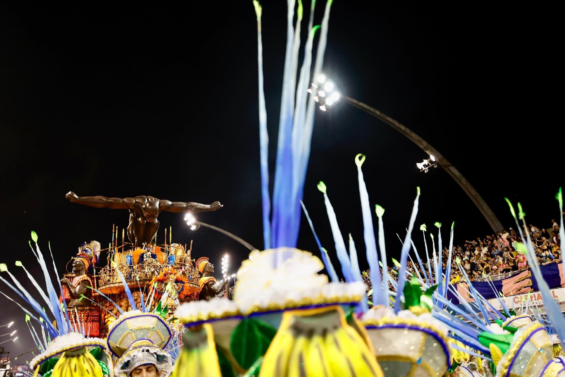 Enredo da Rosas de Ouro pede respeito e igualdade racial - Mariana Pekin/UOL
