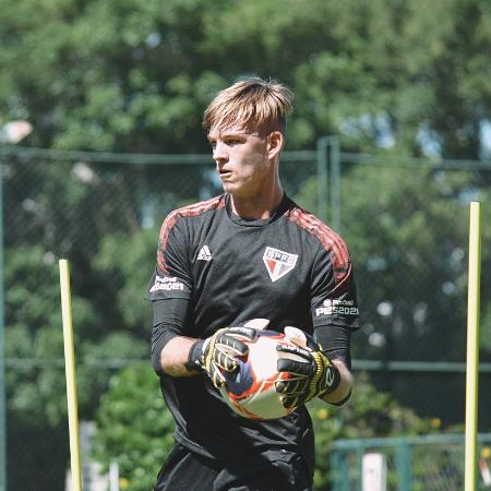 Young, goleiro do Sub-20 do São Paulo, já treinou com o elenco principal - Érico Leonan/São Paulo FC