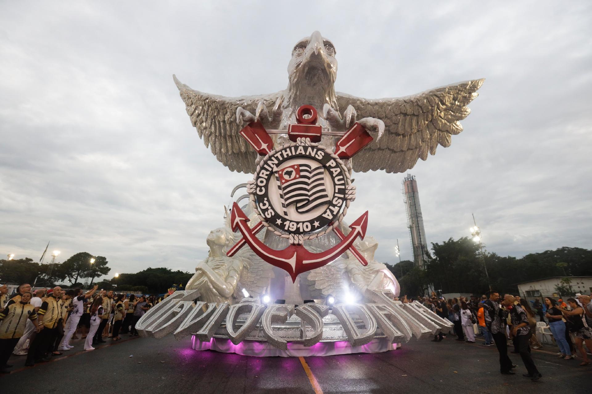 Gaviões da Fiel desfilou com enredo contra a intolerância religiosa - Ricardo Matsukawa / UOL