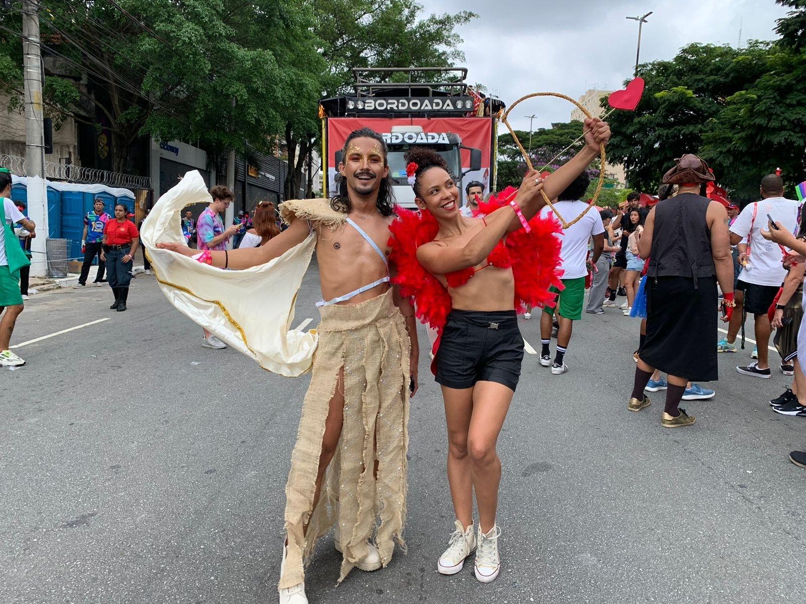 Foliões fantasiados de cupido já animam bloco Casa Comigo, em Pinheiros - Camila Corsini / UOL