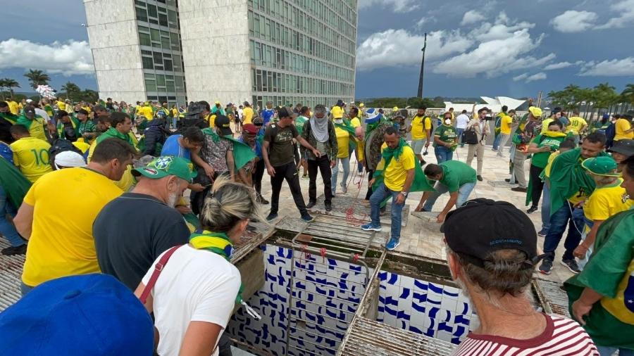 Manifestantes bolsonaristas realizaram atos de vandalismo em inconformismo com resultado das eleições - Leonardo Martins/UOL