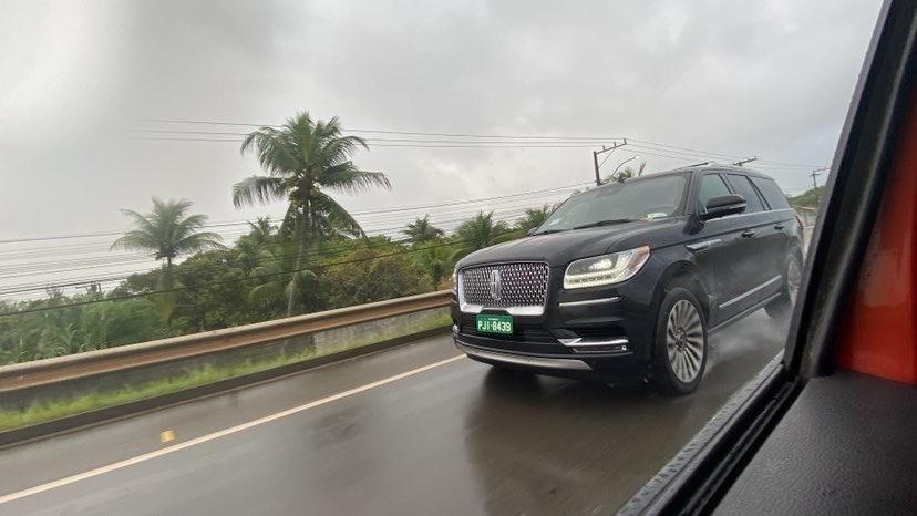 Lincoln Navigator é flagrado circulando pela Bahia - Jadson Souza