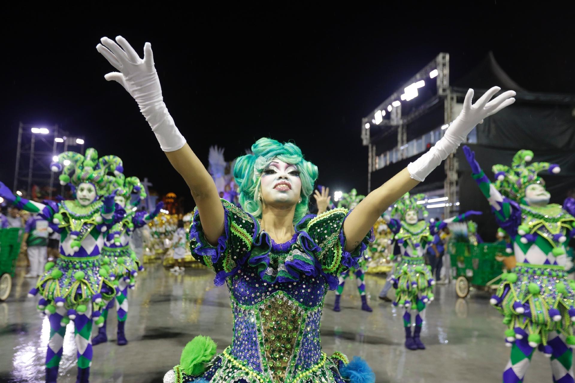 Vila Maria desfila com tributo ao bairro e aos 69 anos da escola - Ricardo Matsukawa/UOL