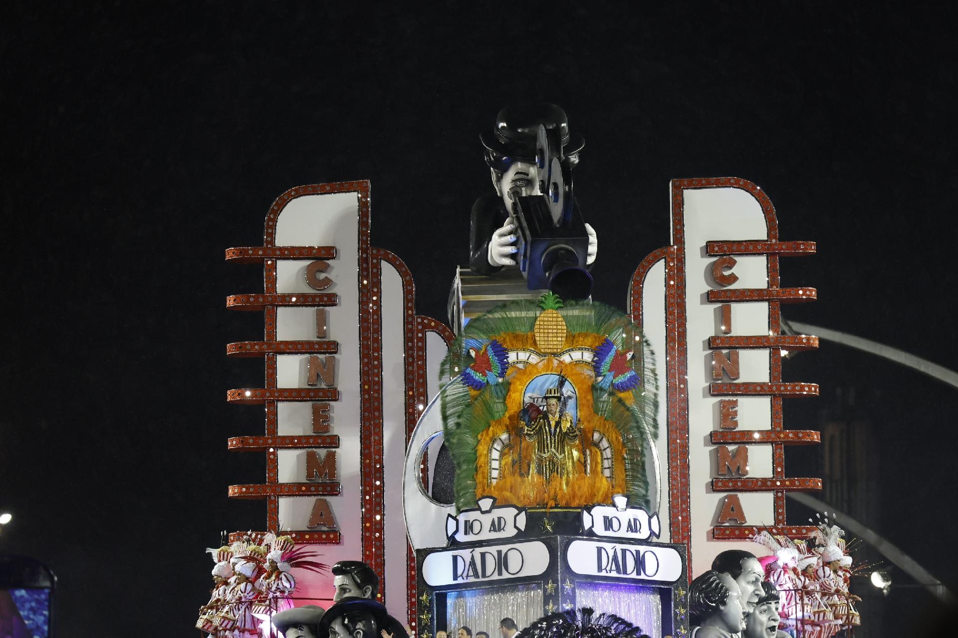 Estrela do Terceiro Milênio desfila na noite do segundo dia do Carnaval de São Paulo - Marina Pekin/ UOL