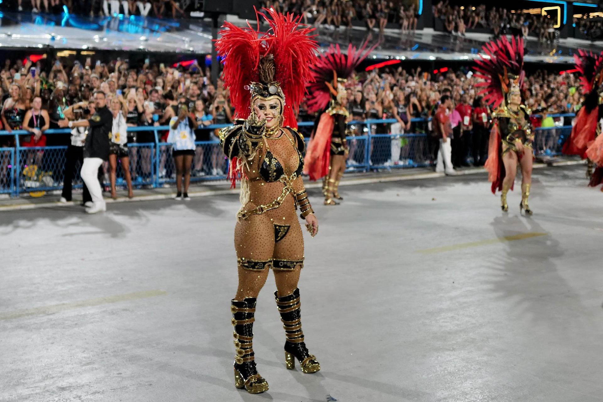 Viviane Araújo desfilou grávida pelo Salgueiro em 2022 - Lucas Landau/ UOL