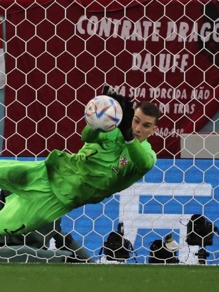 Goleiro da Croácia defende pênalti de Rodrygo na Copa do Mundo - JACK GUEZ / AFP