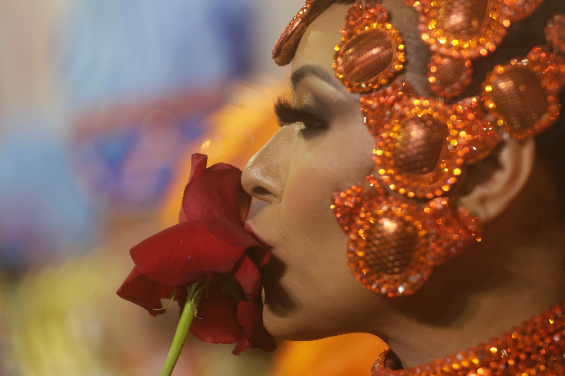 Ana Beatriz Godói é a rainha de bateria da Rosas de Ouro - Ricardo Matsukawa/UOL