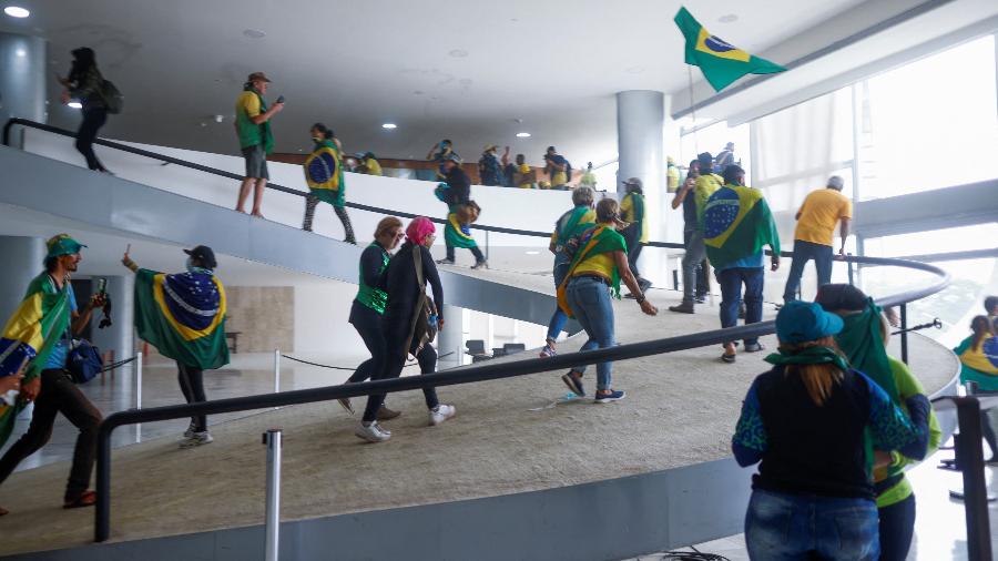 Golpistas invadem o Palácio do Planalto - Reuters