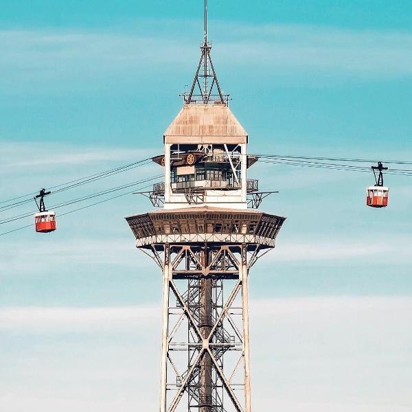 Bondinho de Port Vell, em Barcelona, Espanha - NICANOR GARCI?A/accidentallywesanderson.com
