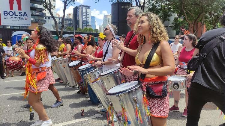 Bateria faz passagem de som do bloco Filhos de Gil