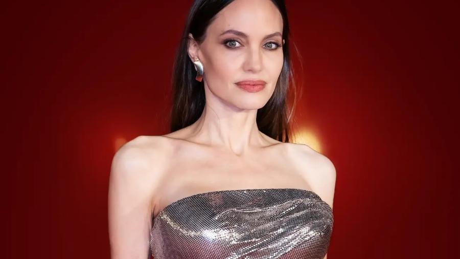 Funcionário contou que Angelina Jolie marcava presença na mansão nas festas no fim dos anos 1990 