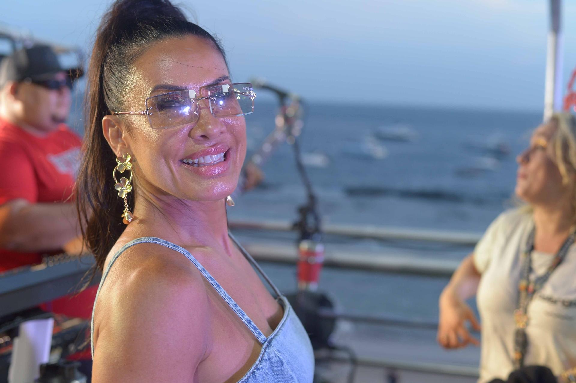 Parangole e Sheila Carvalho - André muzell/ Agnews