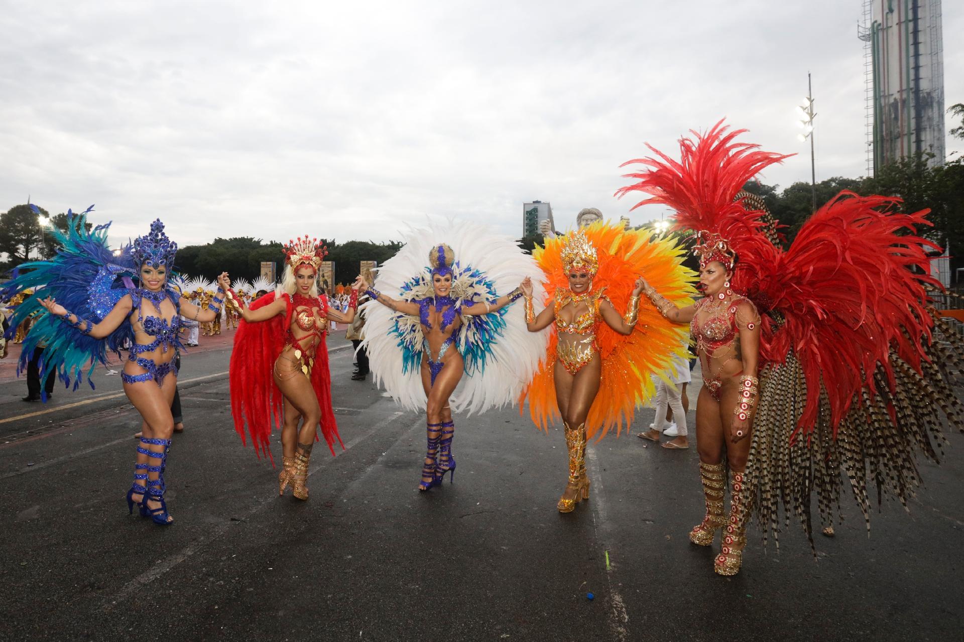 Gaviões da Fiel desfilou com enredo contra a intolerância religiosa - Ricardo Matsukawa / UOL