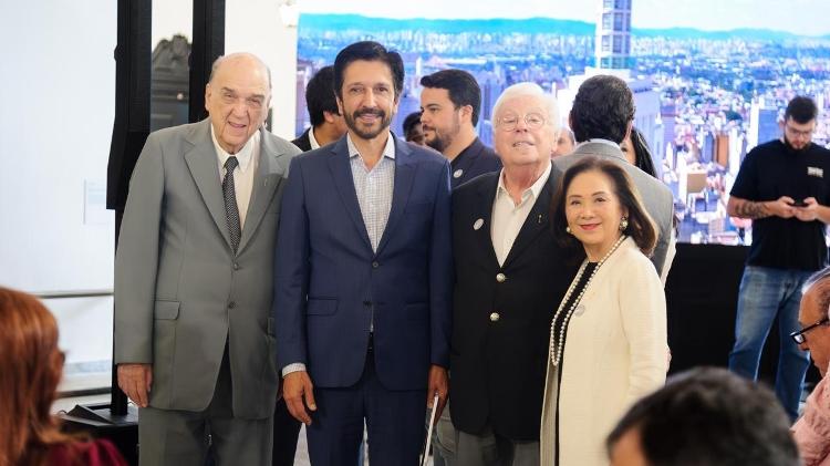 Ricardo Nunes entre os homenageados Jarbas Favoretto, Mário Beni e Chieko Aoki