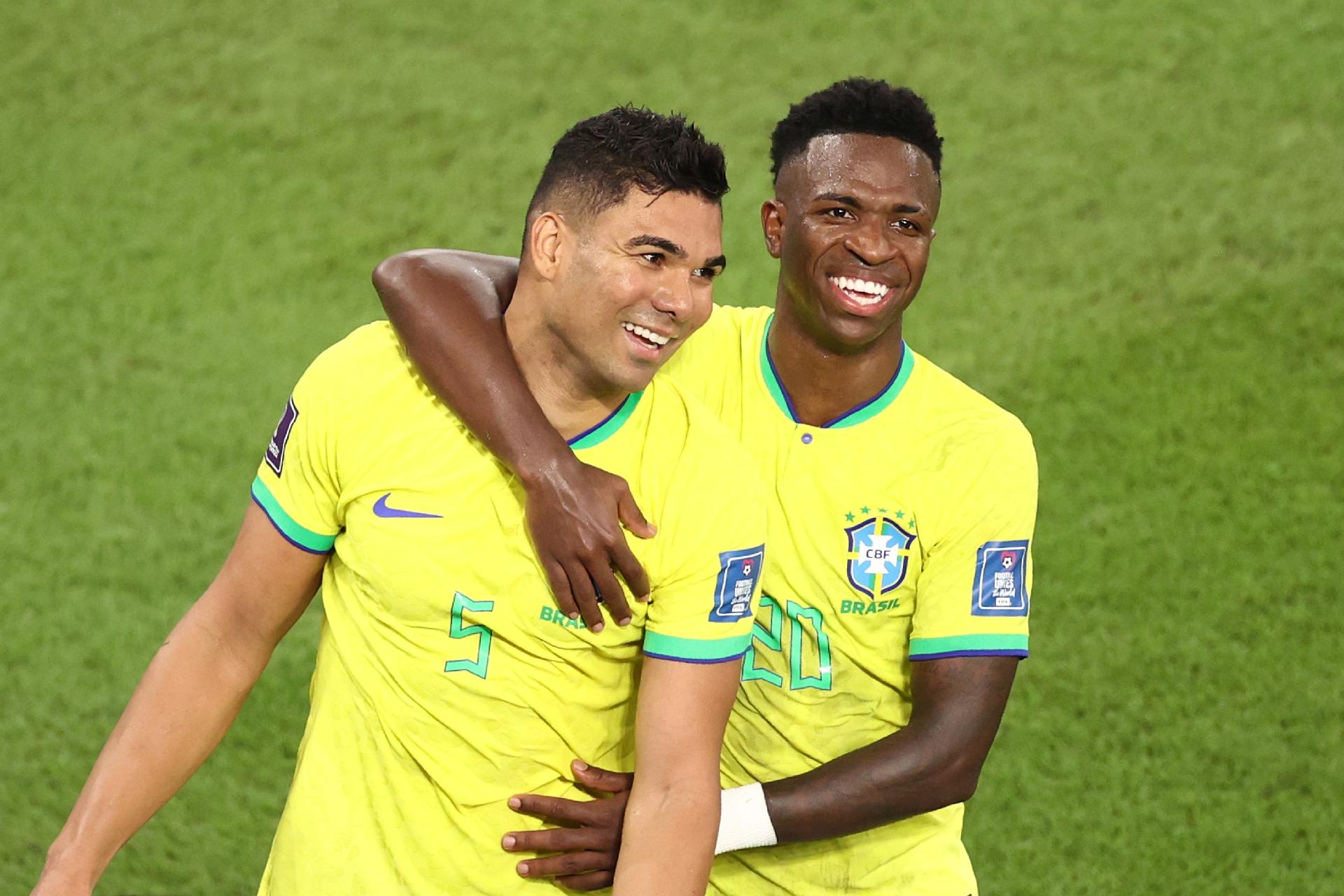 Casemiro and Vinicius Junior celebrate after the midfielder's goal in the match between Brazil and Switzerland for the Qatar World Cup - Robert Cianflone ​​/ Team