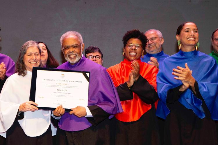 Gulnar Azevedo e Silva, Gilberto Gil, Roberta Eugenio e Camila Pitanga