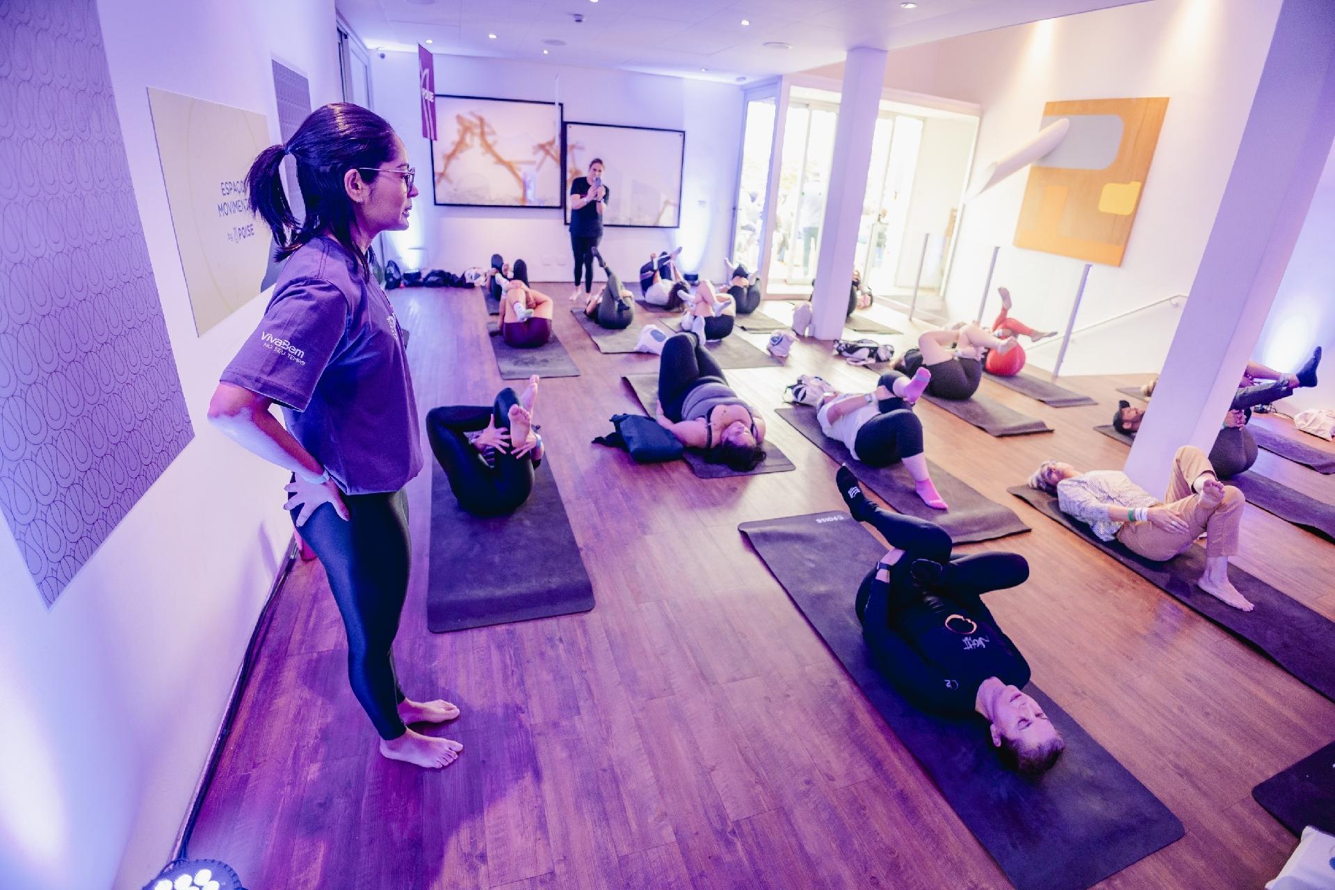 Aula de fortalecimento pélvico feita durante o VivaBem no Seu Tempo - Vans Bumbeers/UOL