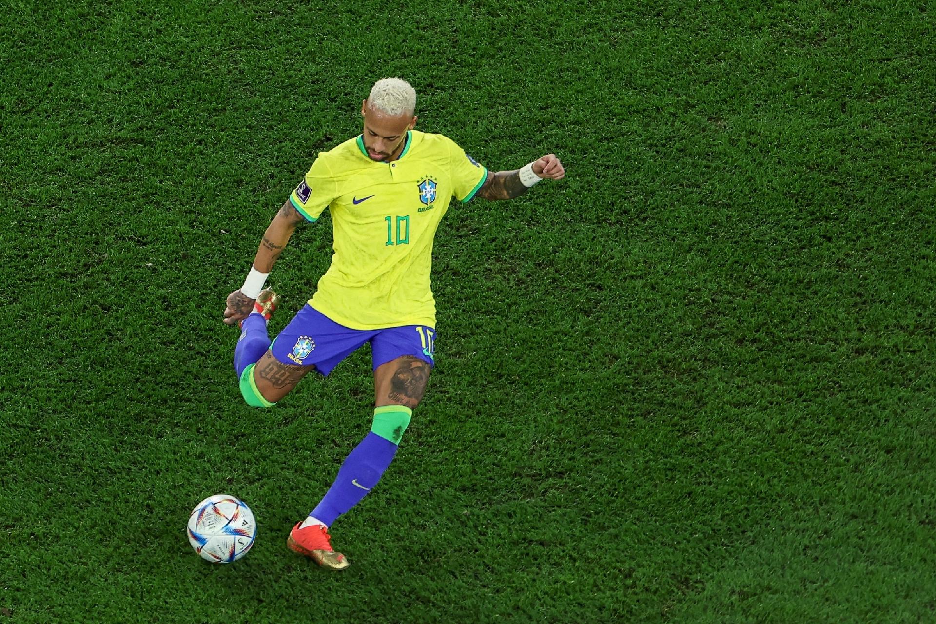 Neymar em ação pelo Brasil durante jogo contra a Croácia na Copa - GIUSEPPE CACACE / AFP