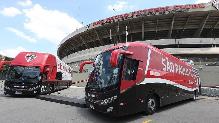 Dois ônibus serão usados pelas equipes de futebol masculina e feminina e de basquete - Paulo Pinto/saopaulofc.net