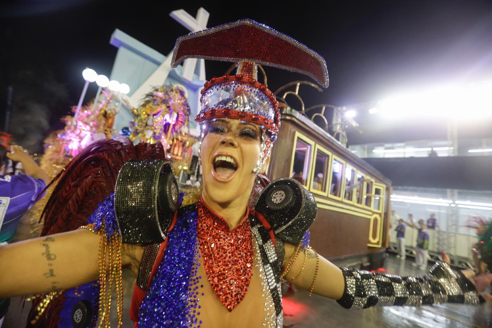 Vila Maria honra história do bairro e da escola em samba-enredo - Ricardo Matsukawa/UOL