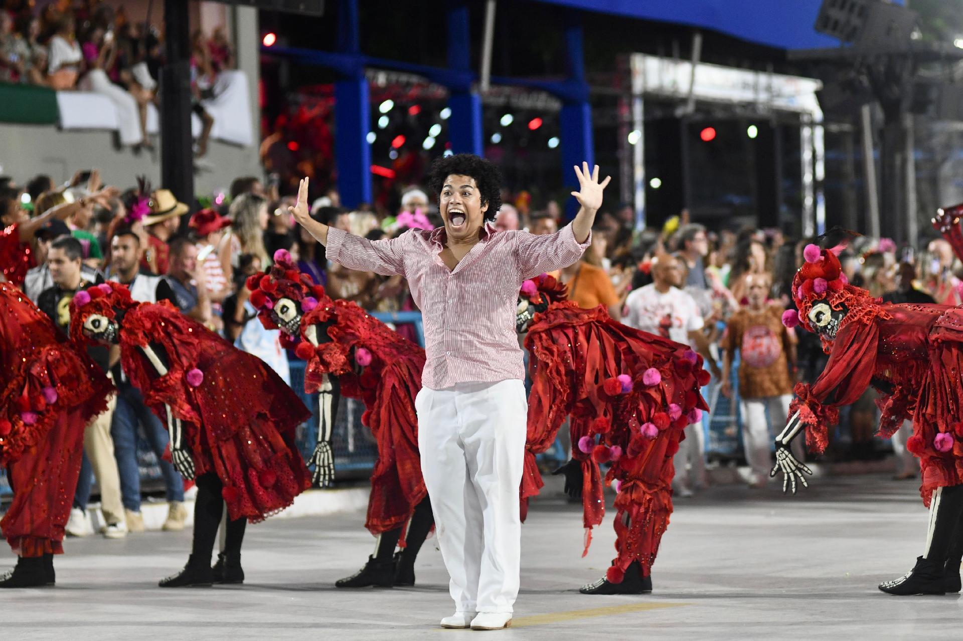 Reconhecimento', afirma babalorixá sobre enredo do Salgueiro Jornal MEIA  HORA - Carnaval