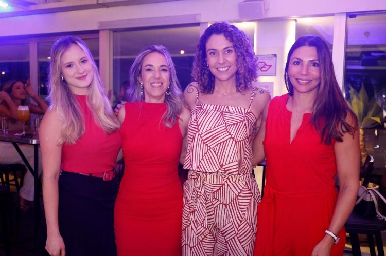 Dra. Luana Romancini, Ana Paula, Dra. Camila Borduqui e Dra. Angelina Zapponi