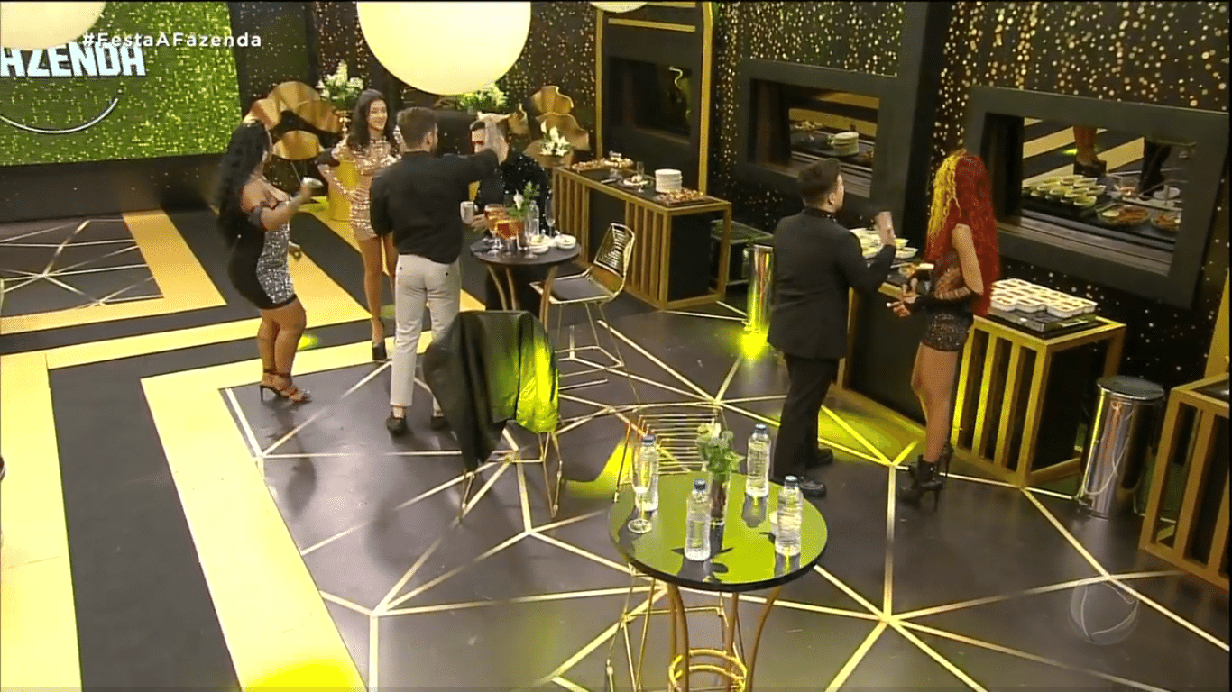 A Fazenda 2022: Peões dançam na pista de dança - Reprodução/PlayPlus