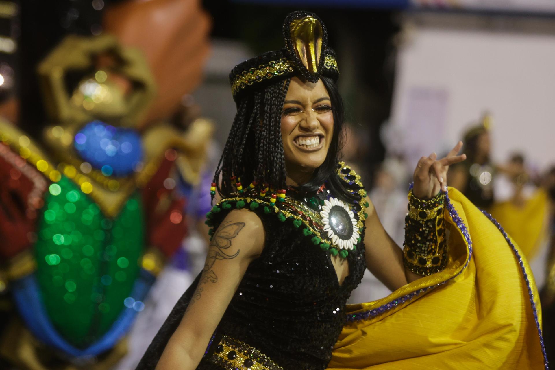 Casa Verde supera sofrimento para exaltar riqueza dos ritmos africanos - Ricardo Matsukawa/ UOL