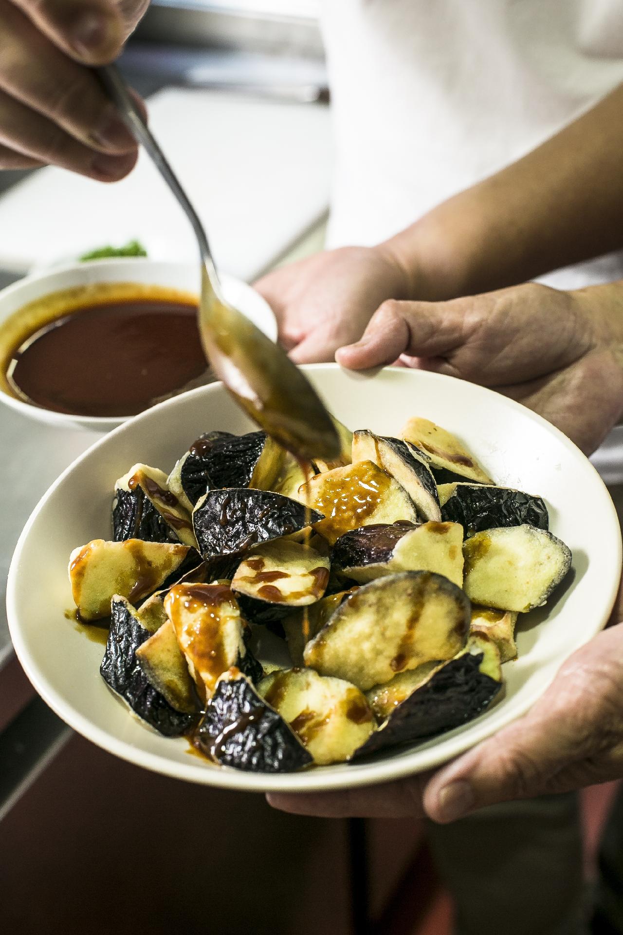 Receita da família - Berinjela no missô e shoyu - Keiny Andrade/UOL