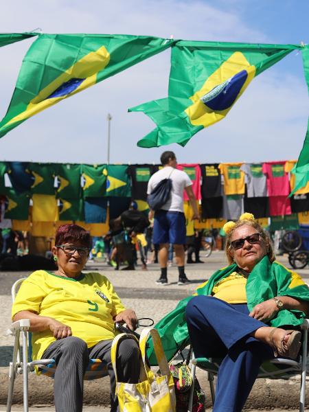 Mulheres no ato pró-Bolsonaro em Copacabana, no Rio de Janeiro - Zô Guimarães/UOL